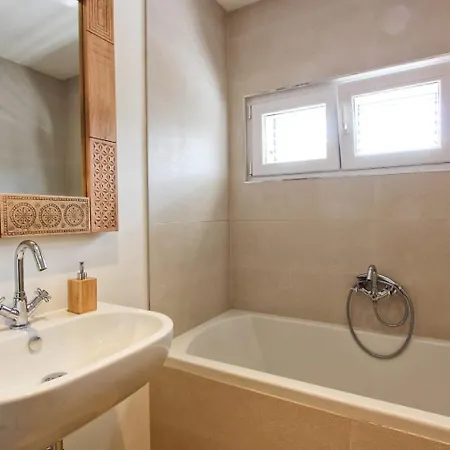 아파트 Luxury Two-story Loft Near Old Town - Private Garage & Balcony *