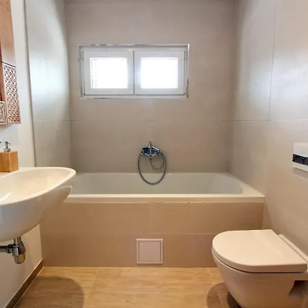 Apartment Luxury Two-story Loft Near Old Town - Private Garage & Balcony